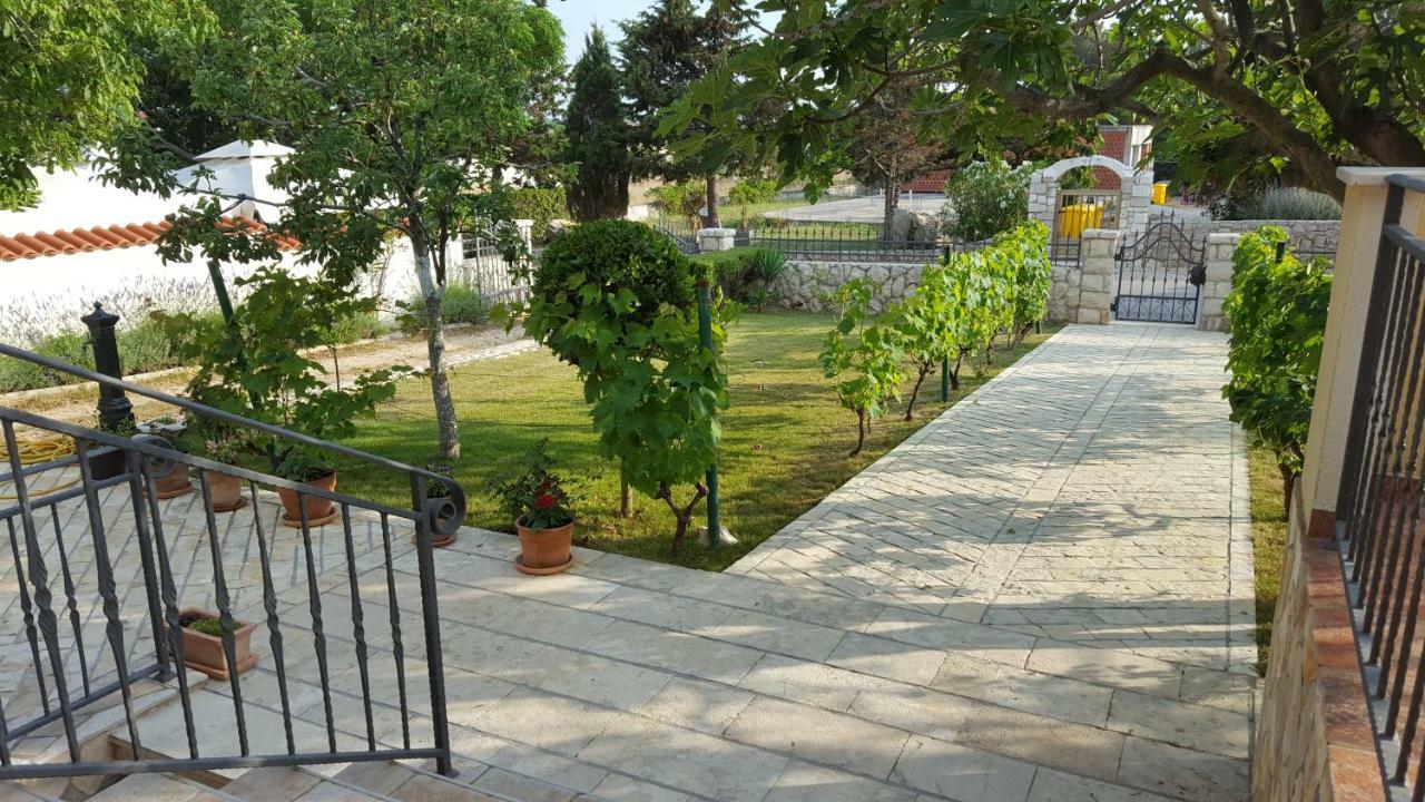 Holiday House Lavanda فرسي المظهر الخارجي الصورة