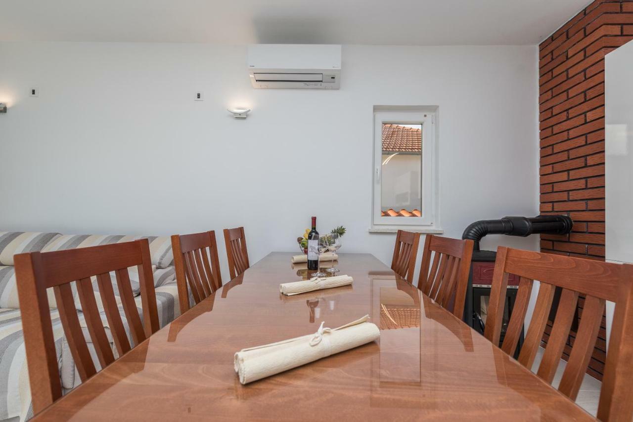 Holiday House Lavanda فرسي المظهر الخارجي الصورة
