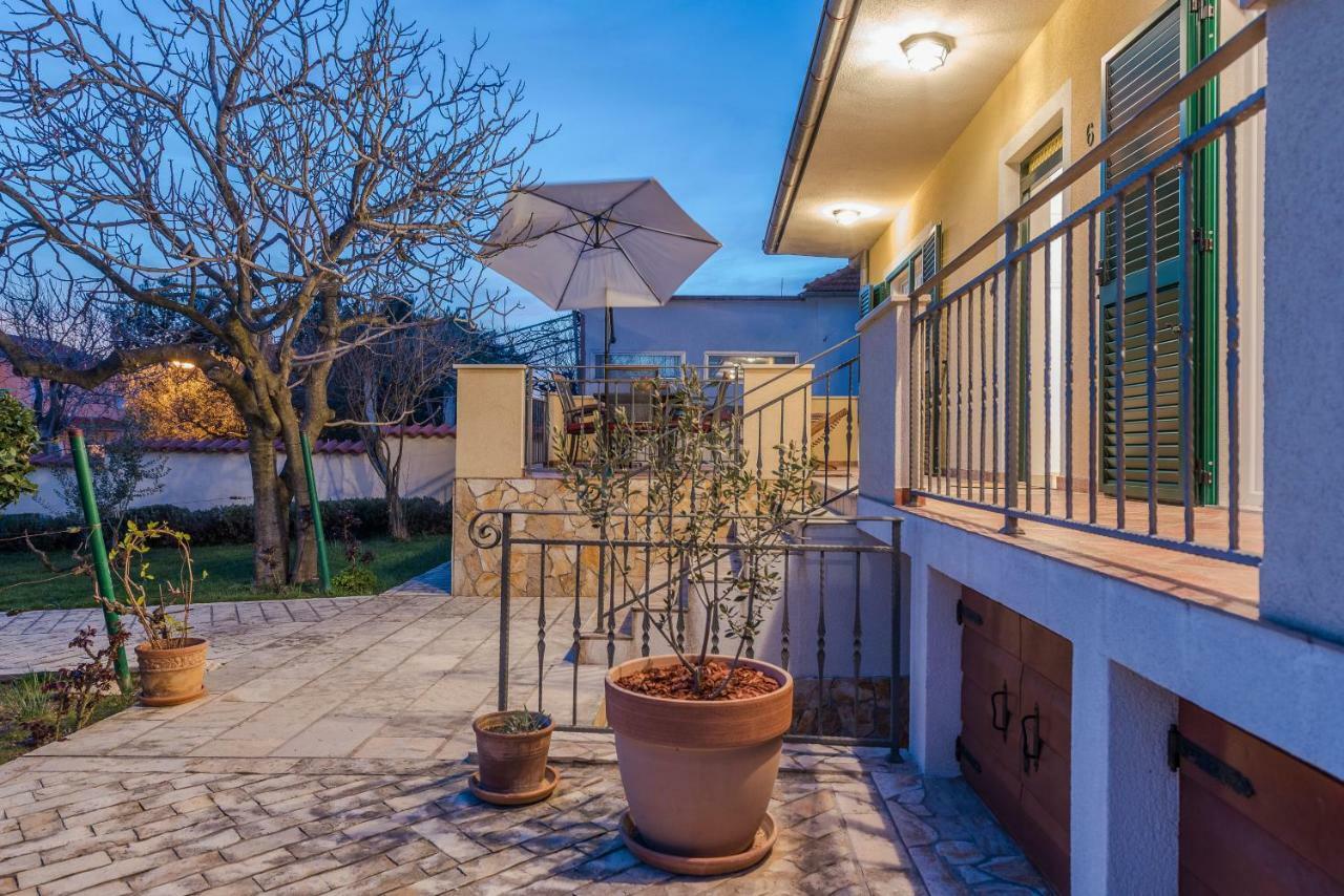 Holiday House Lavanda فرسي المظهر الخارجي الصورة
