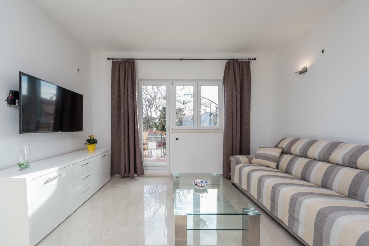 Holiday House Lavanda فرسي المظهر الخارجي الصورة