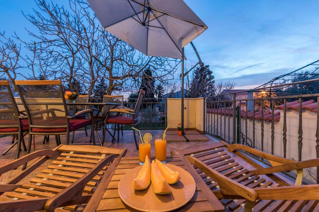 Holiday House Lavanda فرسي المظهر الخارجي الصورة