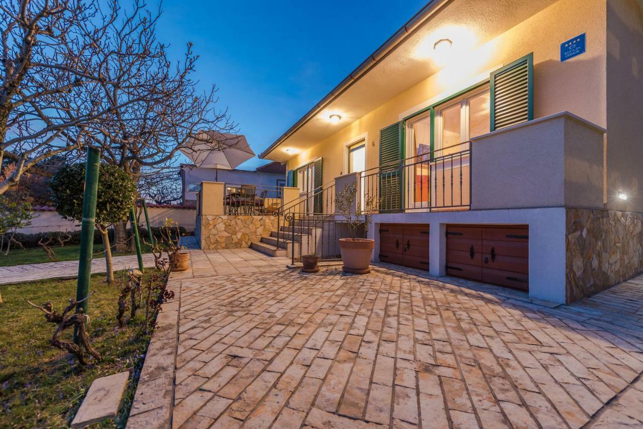 Holiday House Lavanda فرسي المظهر الخارجي الصورة