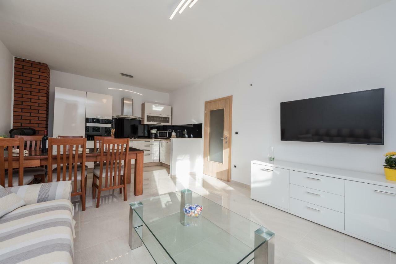 Holiday House Lavanda فرسي المظهر الخارجي الصورة