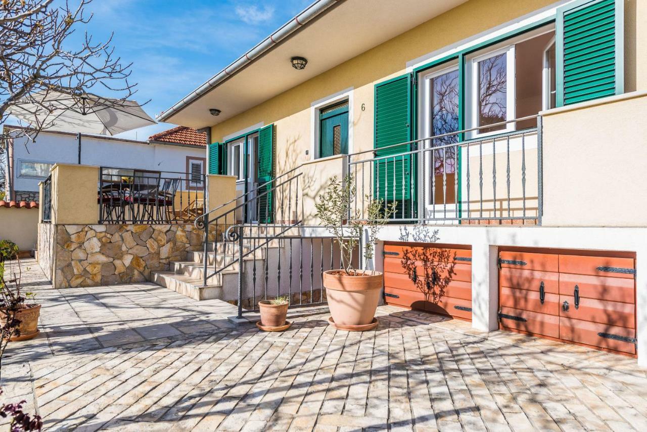 Holiday House Lavanda فرسي المظهر الخارجي الصورة