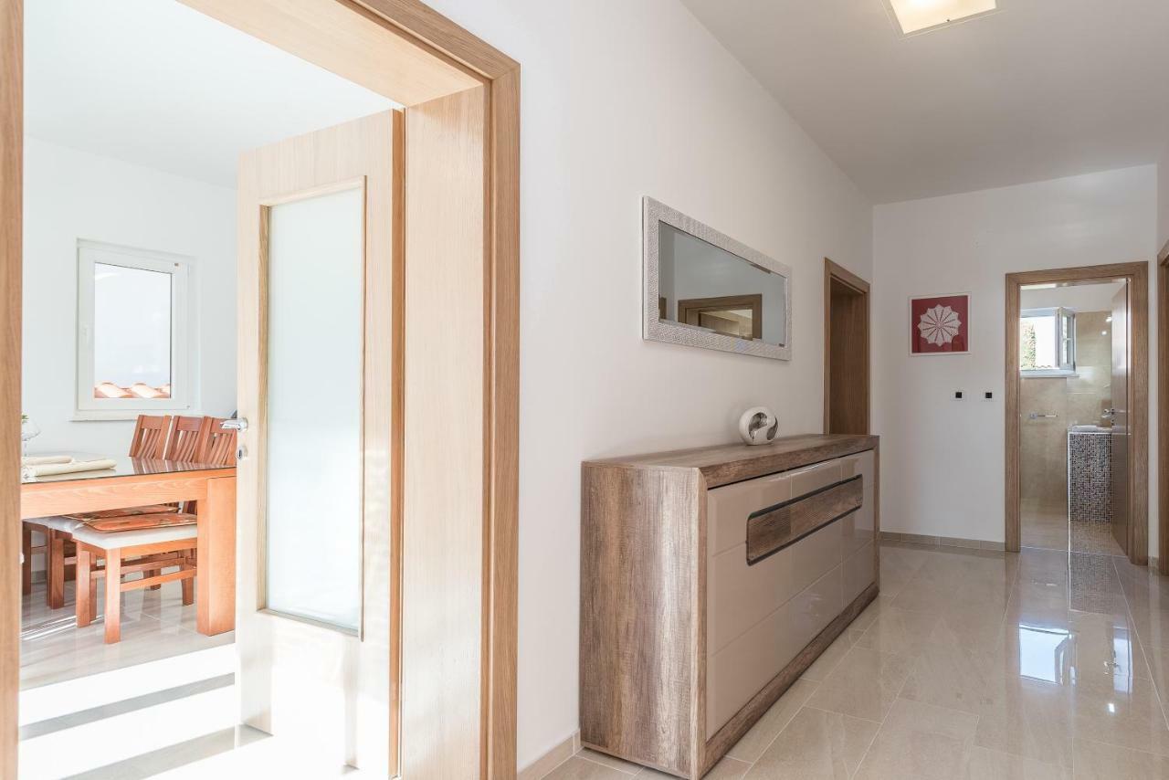 Holiday House Lavanda فرسي المظهر الخارجي الصورة