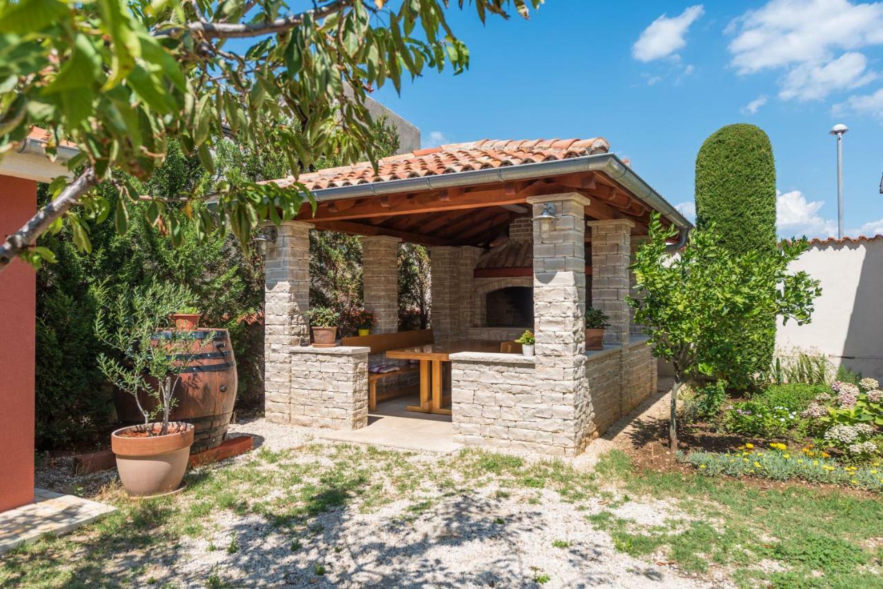 Holiday House Lavanda فرسي المظهر الخارجي الصورة